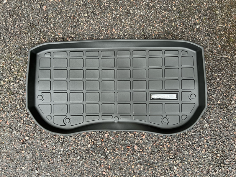Tesla Model 3 etukontin kumimatto. Tesla Model 3 front trunk mat