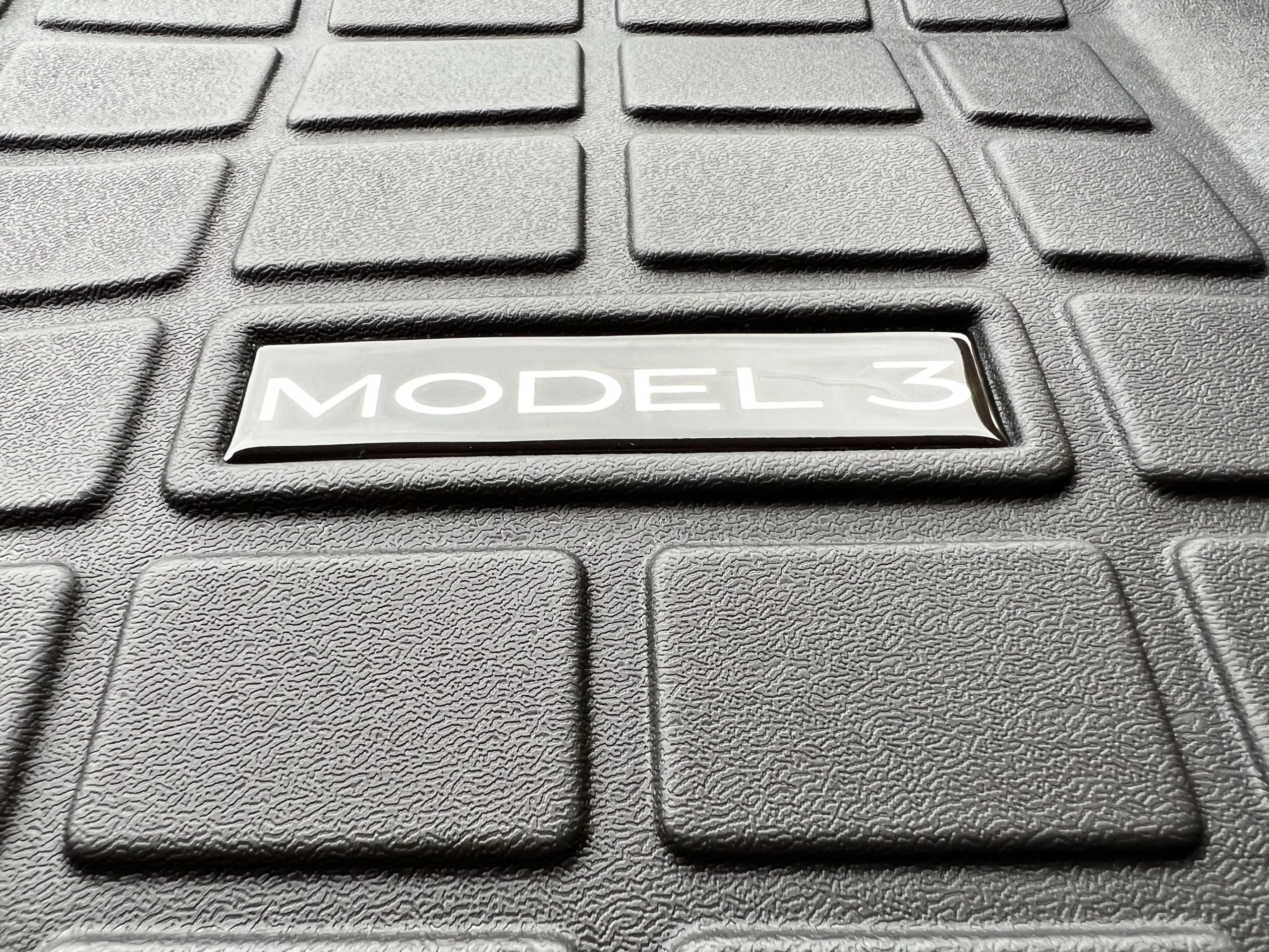 Tesla model 3 etutavaratilan kumimatto. Tesla model 3 front trunk mat.